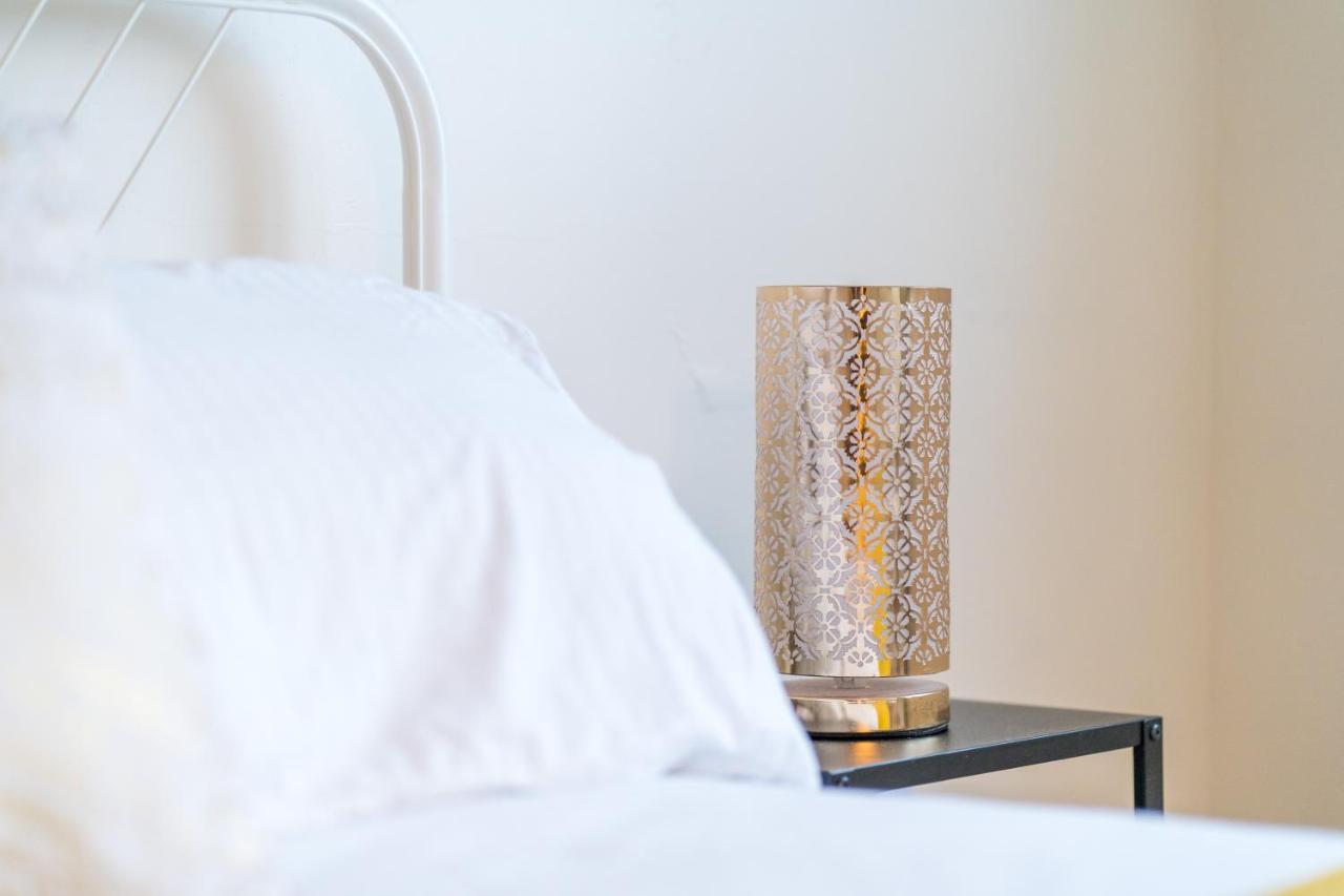 The Ella Fitzgerald - Modern 2 Bedroom Apartment, Super Close To City Centre Cardiff Bagian luar foto
