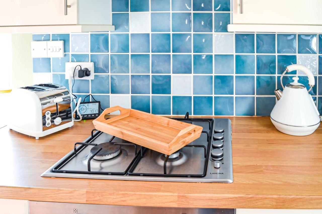The Ella Fitzgerald - Modern 2 Bedroom Apartment, Super Close To City Centre Cardiff Bagian luar foto